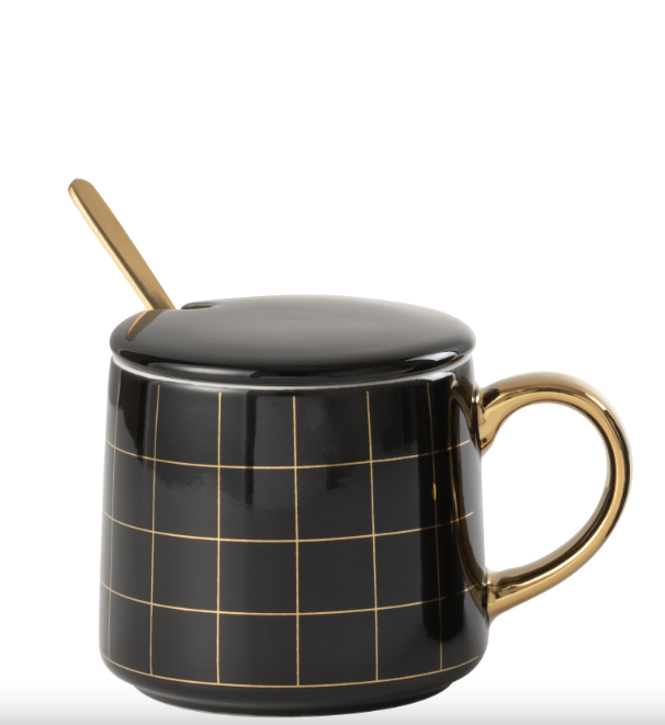 tasse noire et dorée et sa cuillère