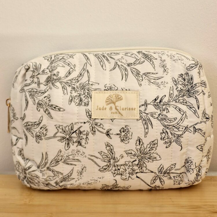 Cette pochette semble élégante et appropriée pour être utilisée comme trousse de maquillage ou pour ranger de petits objets personnels