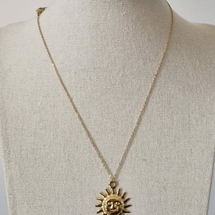 COLLIER EVE