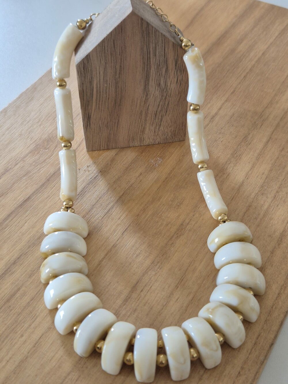 COLLIER BONNY