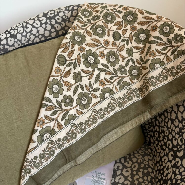 Foulard bandana fleuri kaki et écru Théodore
