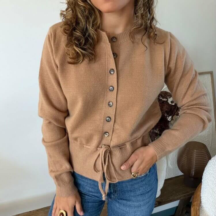 Gilet camel à boutons et lien coulissant Sacha