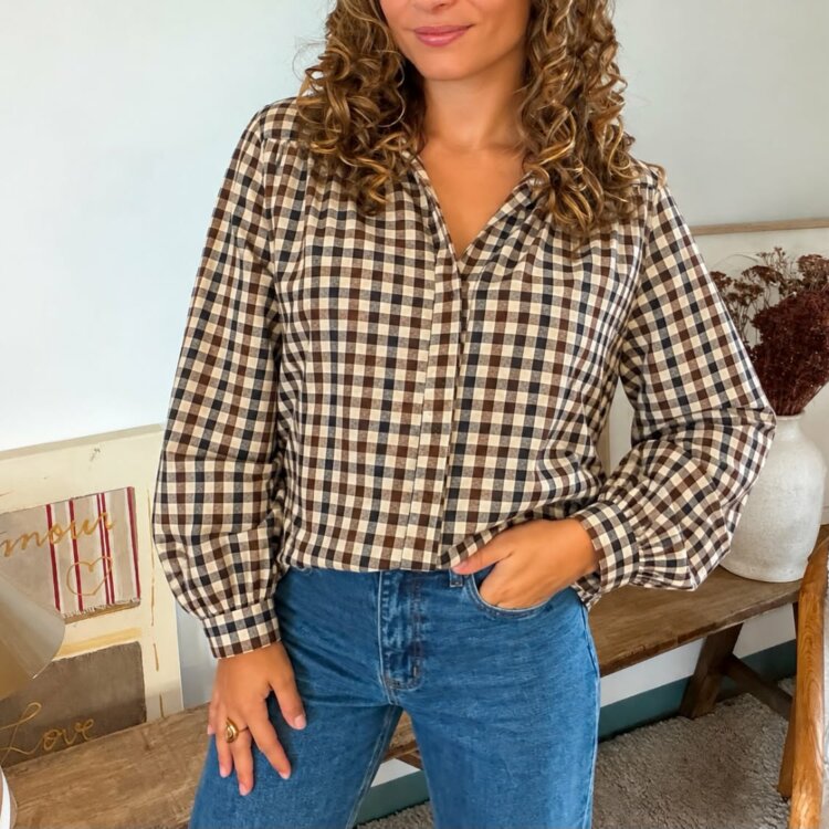 Chemise à carreaux vichy marron et écru à col V Eugénie